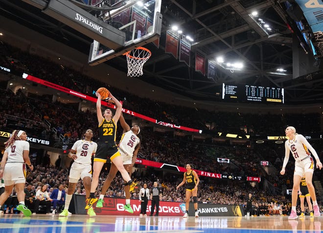 Iowa Hawkeyes guard Caitlin Clark (22) shoots the ball as South Carolina Gamecocks guard Raven Johnson (25) defends during the NCAA Tournament championship basketball game at Rocket Mortgage Fieldhouse, Sunday, April 7, 2024 in Cleveland.