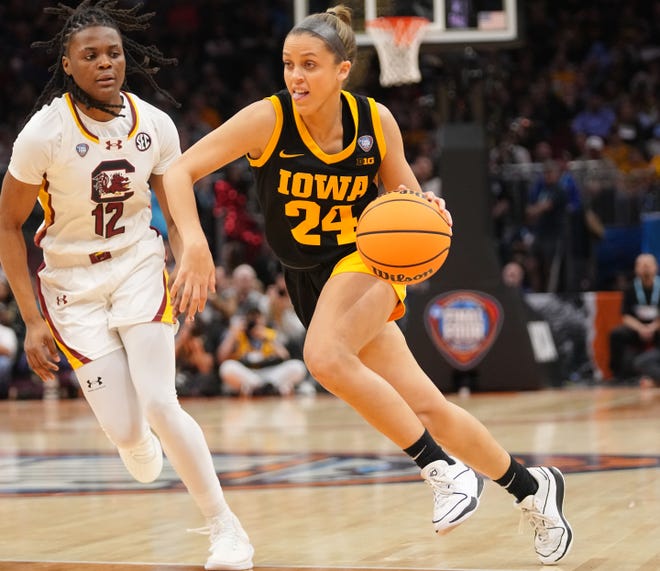Iowa Hawkeyes guard Gabbie Marshall (24) drives to the basket as South Carolina Gamecocks guard MiLaysia Fulwiley (12) defends during the NCAA Tournament championship basketball game at Rocket Mortgage Fieldhouse, Sunday, April 7, 2024 in Cleveland.