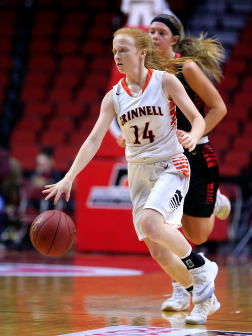 Sarah Gosselink of Grinnell drives to the basket during the 4A semi-finals against Le Mars Thursday, March 1, 2018.