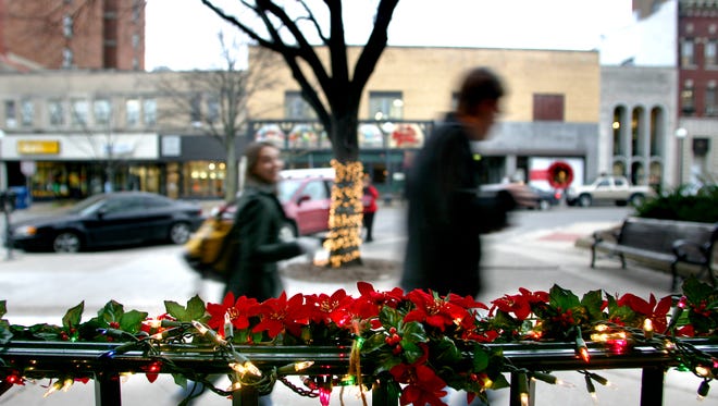 PC Photo by Benjamin Roberts
Holiday lights adorn the central sidewalks of downtown Iowa City on Friday evening, December 3, 2010.