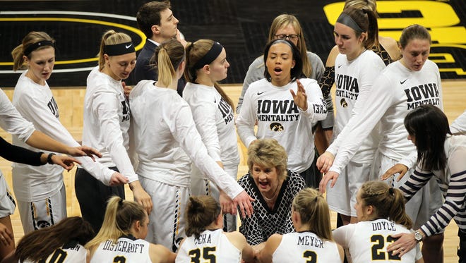 The Iowa huddle will feature a new player next year: Spain's Paula Valiño Ramos, who signed with the Hawkeyes Tuesday morning.