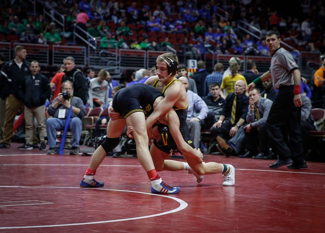 Waverly-Shell Rock's Evan Yant, left, drives in on Southeast Polk's Carson Martinson at 132 pounds during the 2019 Iowa high school dual wrestling state tournament on Wednesday, Feb. 13, 2019, at Wells Fargo Arena in Des Moines.