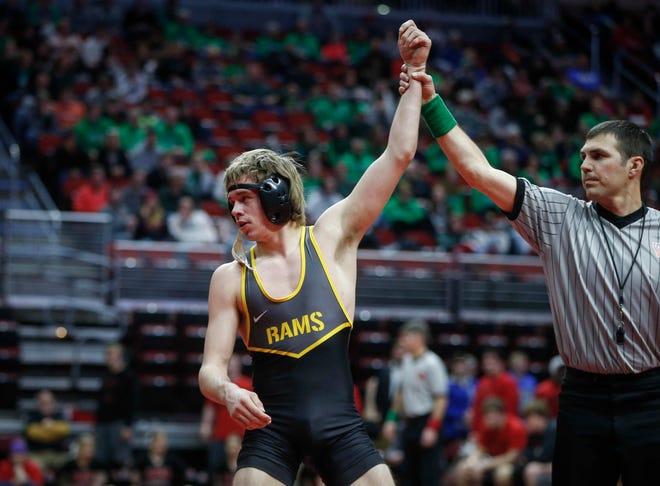 Southeast Polk's Camden Baarda beat Waverly-Shell Rock's Cayden Langreck at 145 pounds during the 2019 Iowa high school dual wrestling state tournament on Wednesday, Feb. 13, 2019, at Wells Fargo Arena in Des Moines.