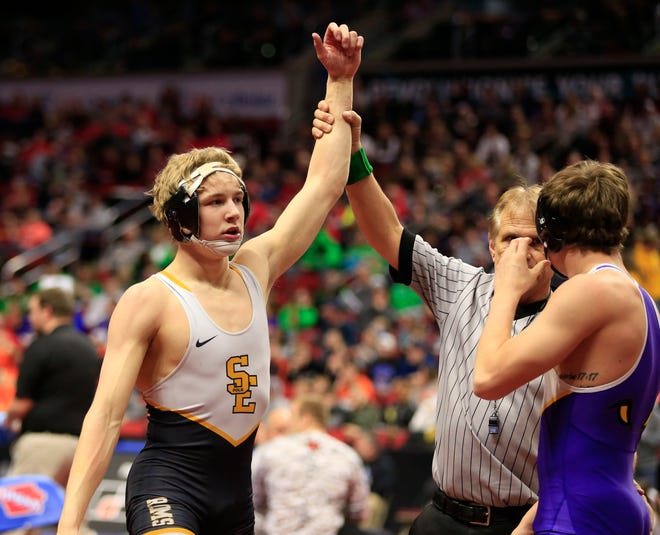 Lance Runyon of Southeast Polk defeats Cade Moss of Johnston during a 152 Lb 3A semifinal match at the state wrestling tournament Friday, Feb. 15, 2019.