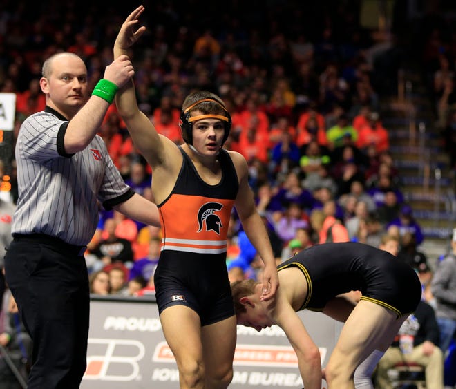 Hayden Taylor of Solon beats Bryce Hatten of Winterset for the 2A state championship at 126 Lb Saturday, Feb. 16, 2019.