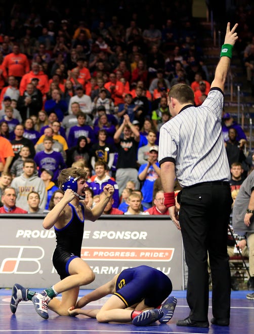 Carter Fousek of Crestwood, Cresco beats Blaine Frazier of Notre Dame, Burlington for the 2A state championship at 106 pounds Saturday, Feb. 16, 2019.