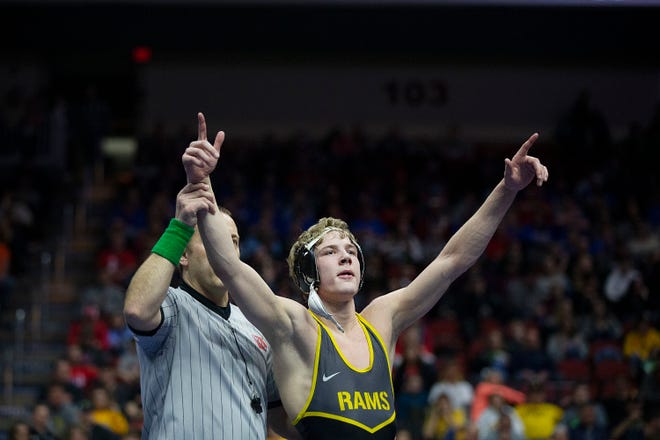Southeast Polk's Lance Runyon wins the 152 pound class 3A championship match against Norwalk's Carter Schmidt during the Iowa high school state wrestling tournament on Saturday, Feb.16, 2019, in Wells Fargo Arena.