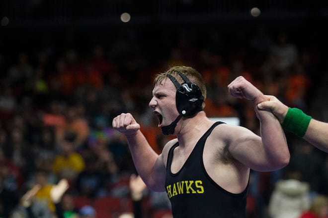 Waverly-Shell Rock's Andrew Snyder wins the 285 pound class 3A championship match against Bettendorf's Griffin Liddle during the Iowa high school state wrestling tournament on Saturday, Feb.16, 2019, in Wells Fargo Arena.