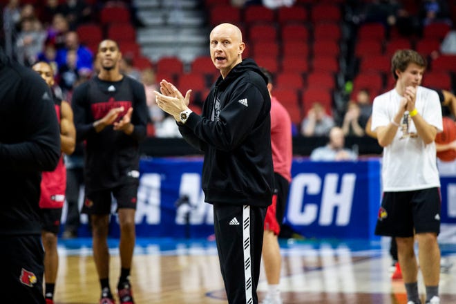 Louisville Head Coah Chris Mack calls the team over to a huddle during Louisville's open practice before the first round of the NCAA Men's Basketball Tournament on Wednesday, March 20, 2019, at Wells Fargo Arena in Des Moines, Iowa.