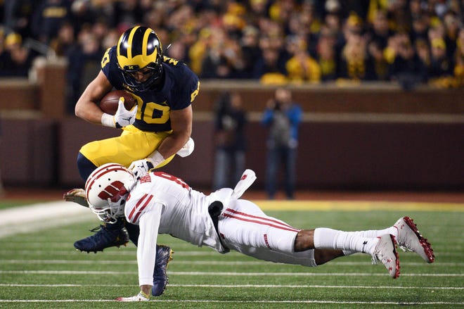 Oliver Martin (80) made 11 catches for 125 yards with one touchdown during his redshirt freshman season at Michigan. He played in all 13 games, with one start.