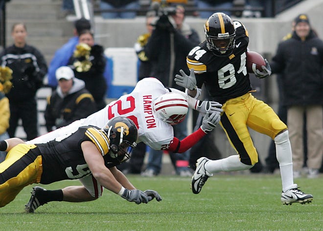 Anthony Bowman (2006) dodges a tackle by Wisconsin's Zach Hampton in a game played Nov. 11, 2006 at Kinnick Stadium.