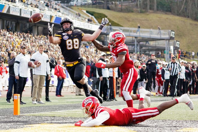 Appalachian State tight end Henry Pearson (88) attempts to catch a pass against the Louisiana-Lafayette during the first quarter of the Conference USA title game at Kidd Brewer Stadium.