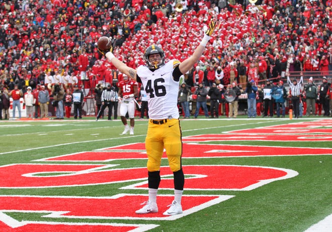 George Kittle, a future NFL star, scores the first touchdown of the game in Iowa's 28-20 win at Nebraska in 2015 that capped a 12-0 regular season.
