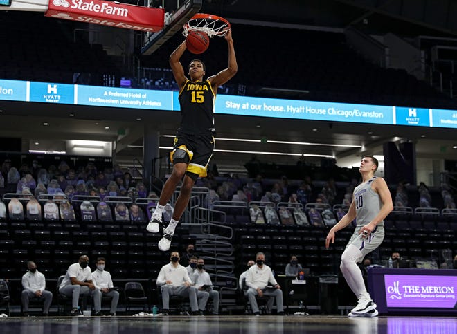 Keegan Murray's dunk delivered an exclamation point to the end of Iowa's first-half surge, and the Hawkeyes continued that momentum into the second half.